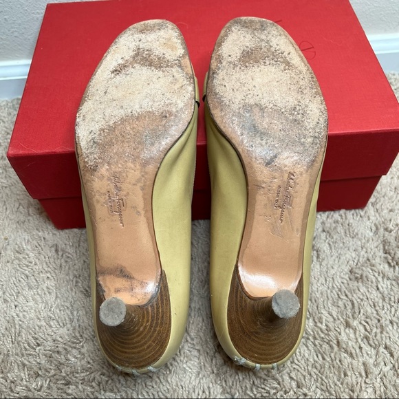 Vintage Salvatore Ferragamo 9B Kitten Heels Camel Beige - Picture 7 of 8